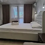 Appartement центр оперний театр однокімнатні з кухня-студія кондиціонер