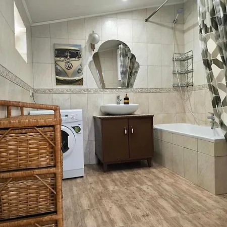 центр оперний театр однокімнатні з кухня-студія кондиціонер