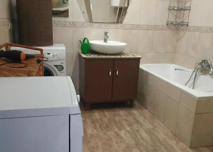 центр оперний театр однокімнатні з кухня-студія кондиціонер